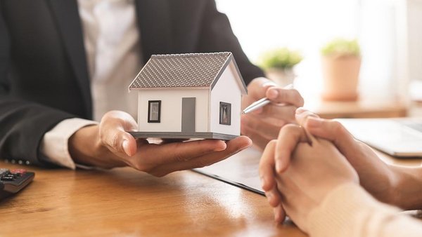 Chi deve pagare l’assicurazione di una casa in affitto