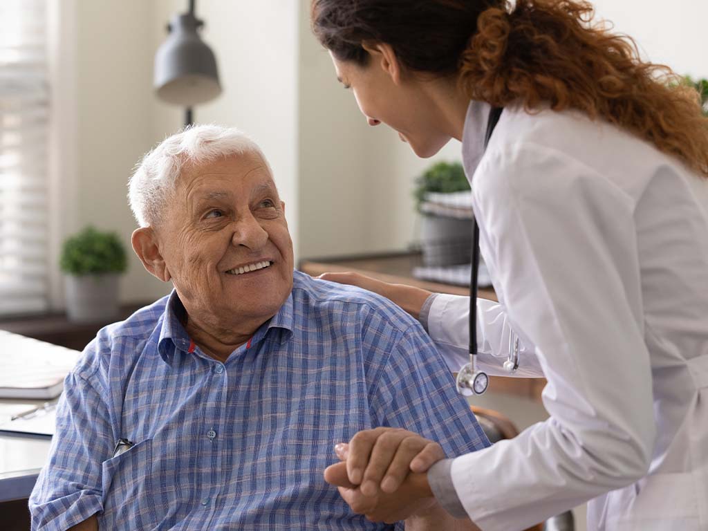 Anziano dal medico Anziano dal medico