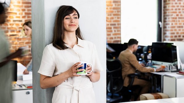 Donna nell’ufficio – Primo lavoro Donna nell’ufficio – Primo lavoro