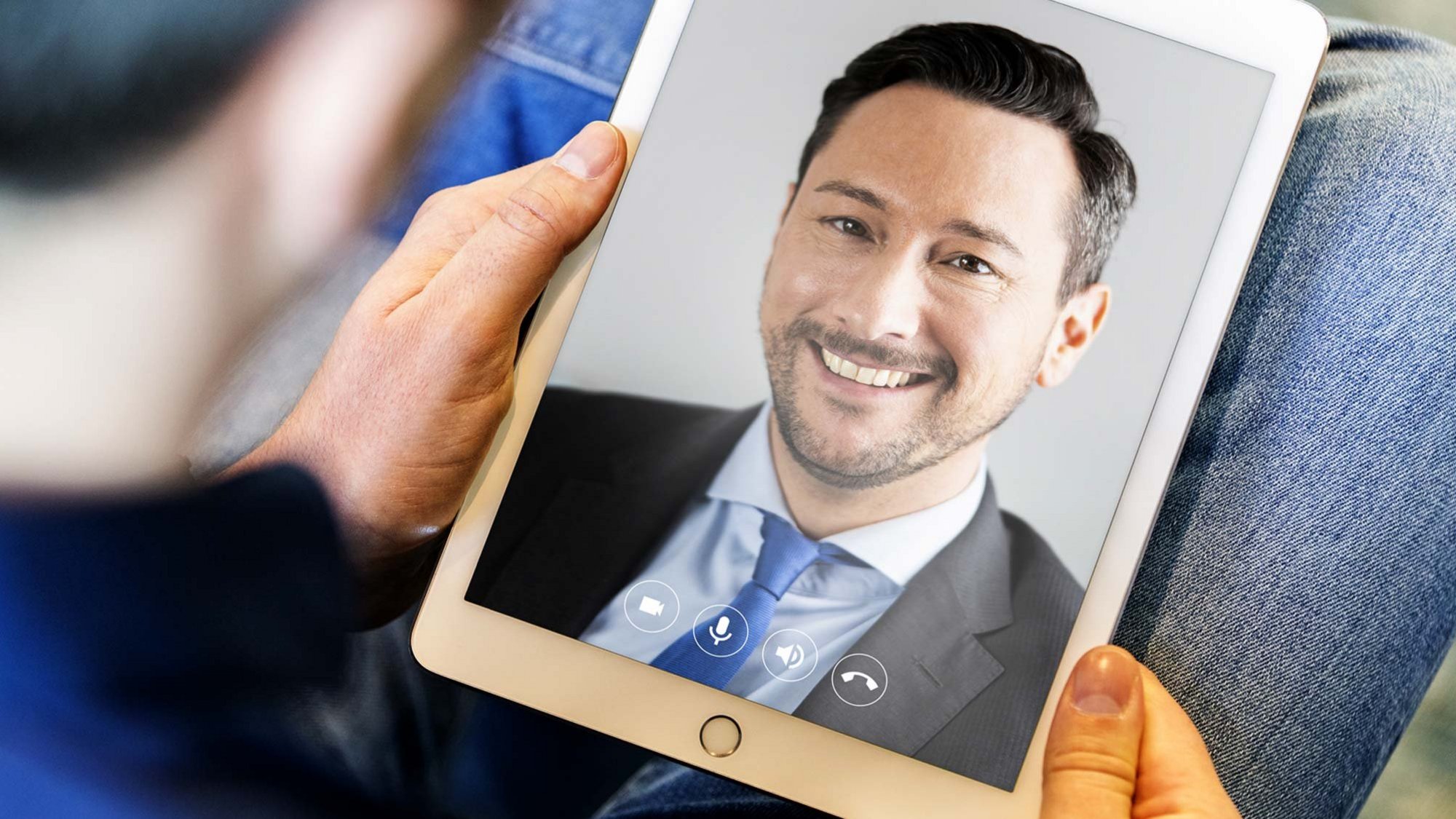 Foto del consulente sul tablet