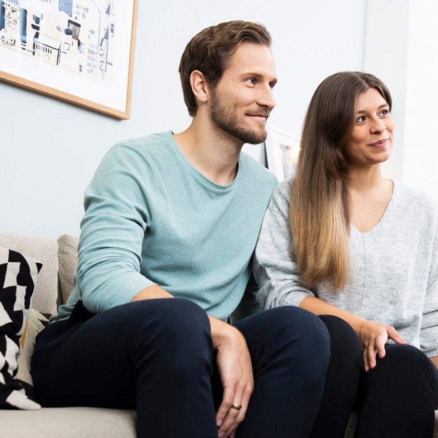 Consulente finanziario mentre parla con i clienti